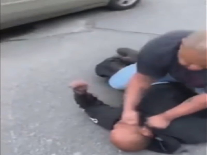 Dude Ground And Pounds His Baby Mom's New Boyfriend For Threatening Him!!