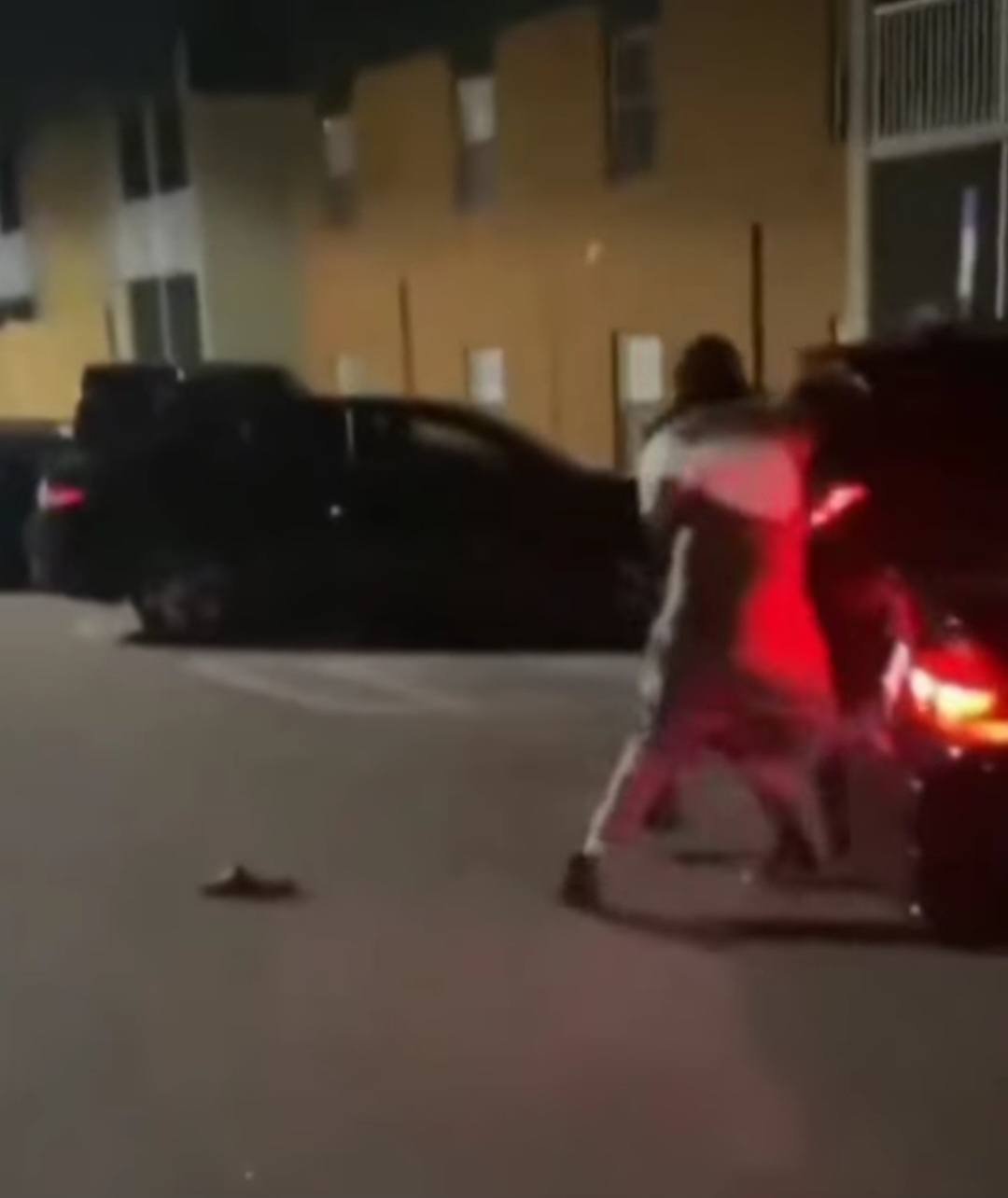 Big Dread Head Gets Flipped, Beat Up, And Robbed By Short Guy!!